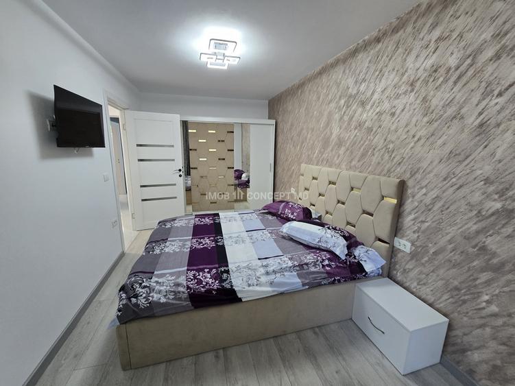 Apartament cu 3 camere semidecomandat, mobilat în Cina