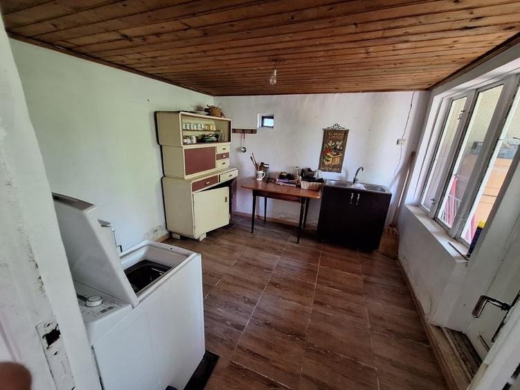 Casă cu 4 camere în Vânători