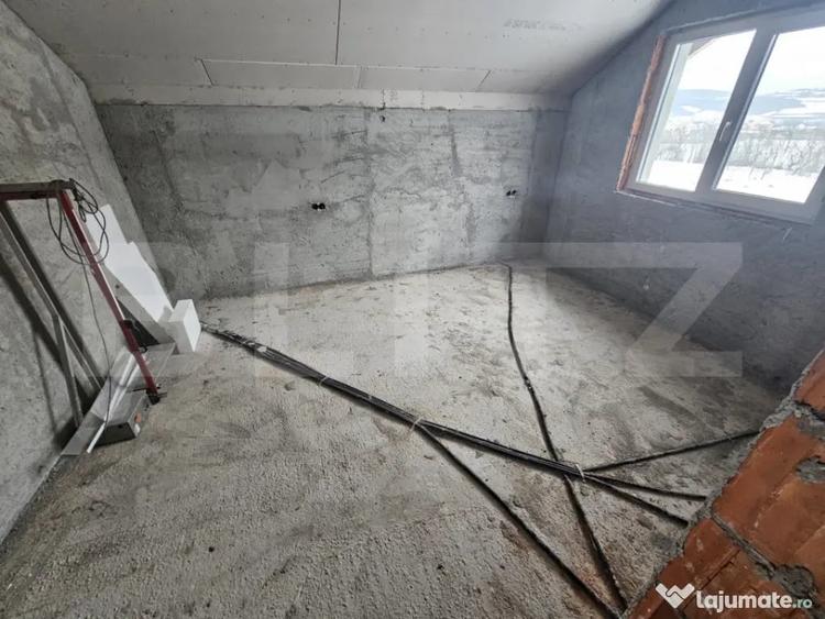 Casă cu 4 camere cu Teren 500 Mp în Jelna