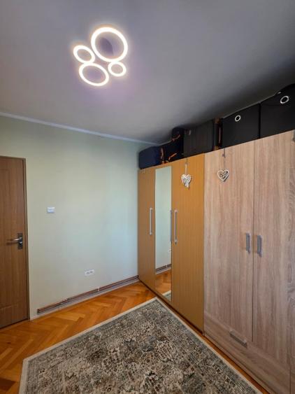 Apartament cu 3 camere semidecomandat în Circumvalațiunii