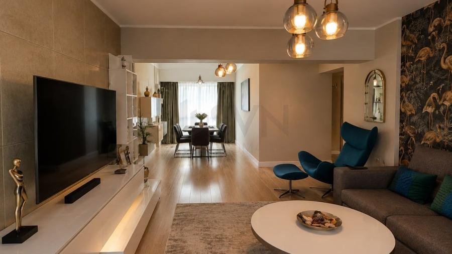Apartament cu 4 camere decomandat, mobilat în Calea Victoriei