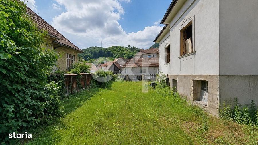 Casă cu 4 camere în Central