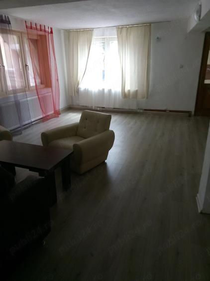 Casă cu 4 camere cu Teren 440 Mp în Central