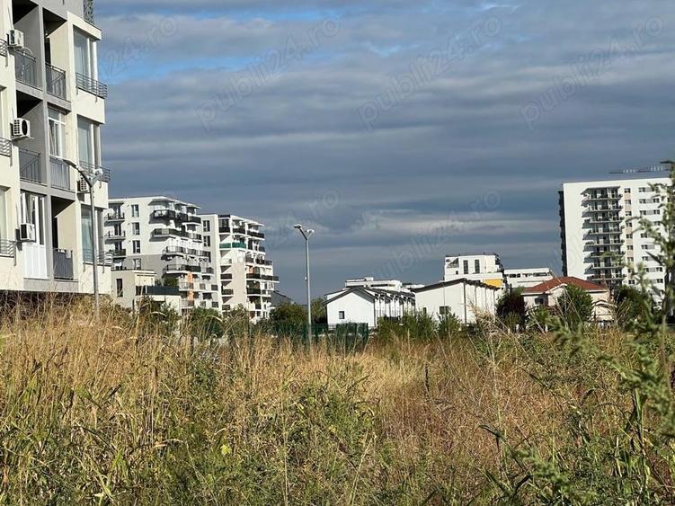 Teren în Titan