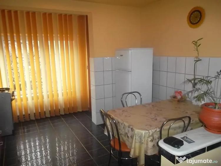 Apartament cu 2 camere decomandat în Piața Centrală