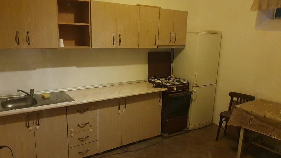 Casă cu 7 camere cu Teren 900 Mp în Central
