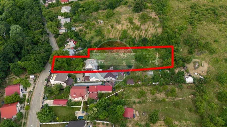 Casă individuală cu 3 camere cu Teren 2700 Mp în Bucium