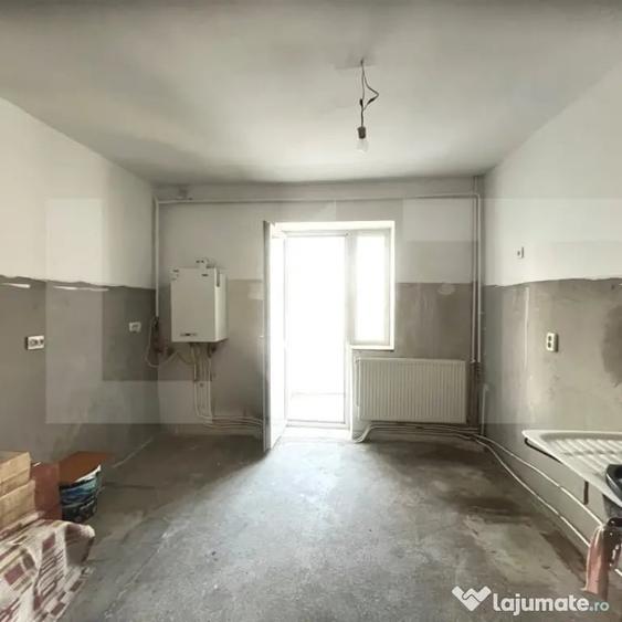 Apartament cu 3 camere decomandat în Central