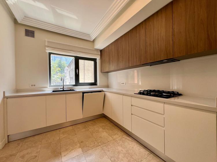 Apartament cu 4 camere decomandat, mobilat în P-ța Dorobanți