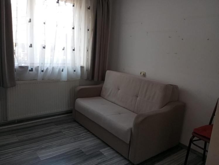 Apartament cu 3 camere semidecomandat, mobilat în Ferentari