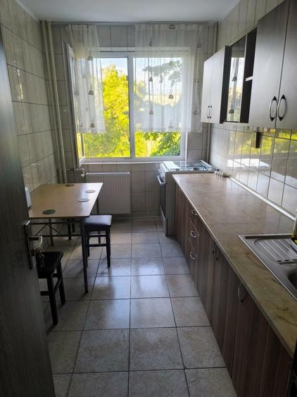 Inchiriez apartament 2 camere , metrou Titan - 8