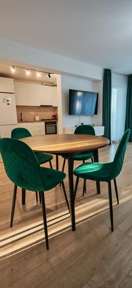 Apartament cu 2 camere decomandat în Tractorul