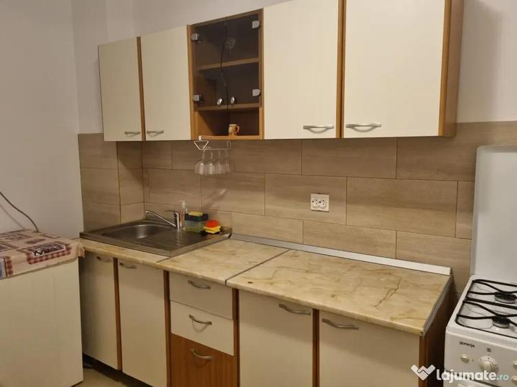 Apartament cu 2 camere semidecomandat în Mărăcineni