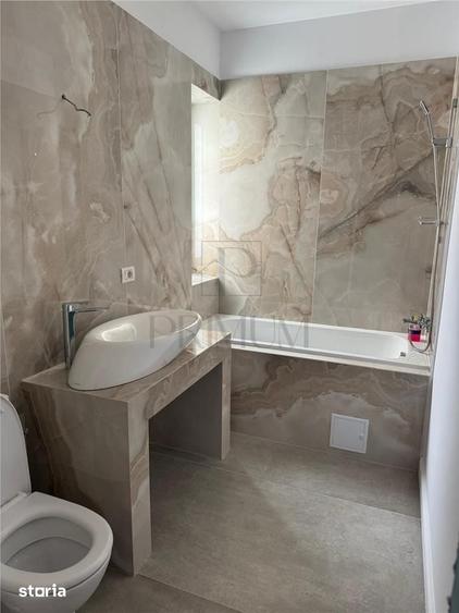 Apartament cu 3 camere în Plopi