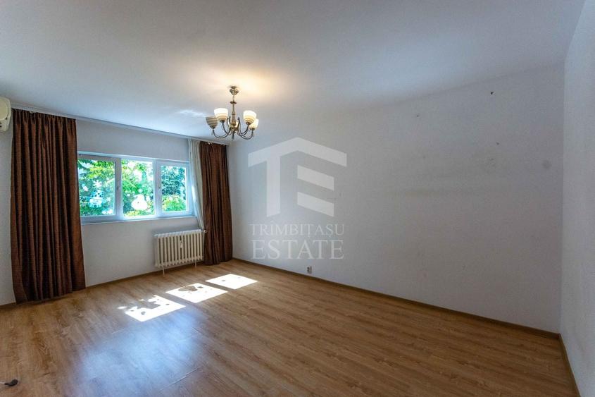 Apartament cu 3 camere semidecomandat, mobilat în Dristor