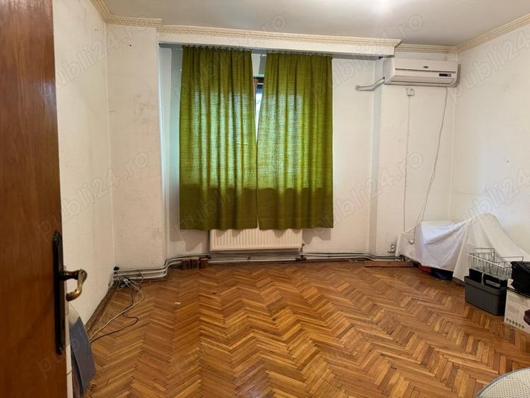 Apartament cu 4 camere decomandat în Central