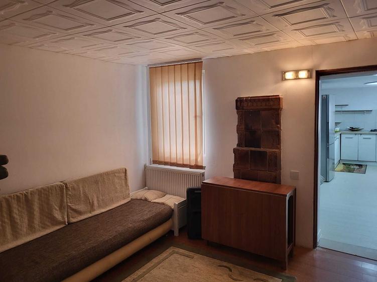 Casă cu 3 camere în Central
