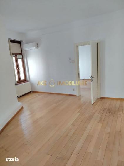 Apartament cu 6 camere, mobilat în Victoriei