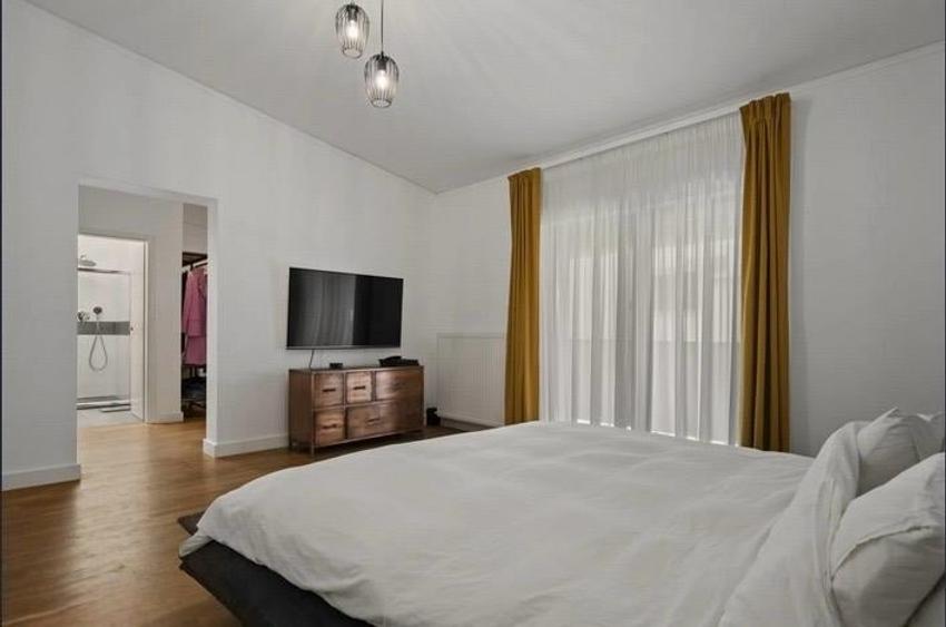Casă cu 5 camere cu Teren 350 Mp în Pipera
