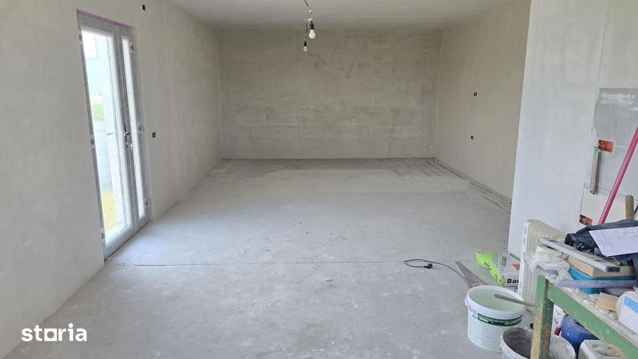 Casă cu 4 camere cu Teren 501 Mp în Zăvoi