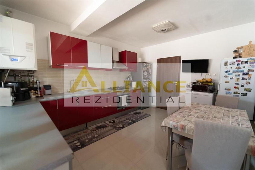 Casă individuală cu 5 camere decomandat cu Canalizare în Berceni