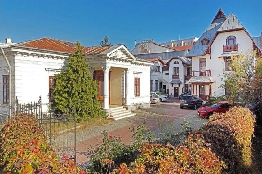 Casă cu 33 camere cu Garaj în Armeneasca
