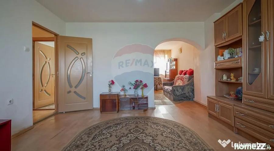 Apartament cu 4 camere semidecomandat în Stupini