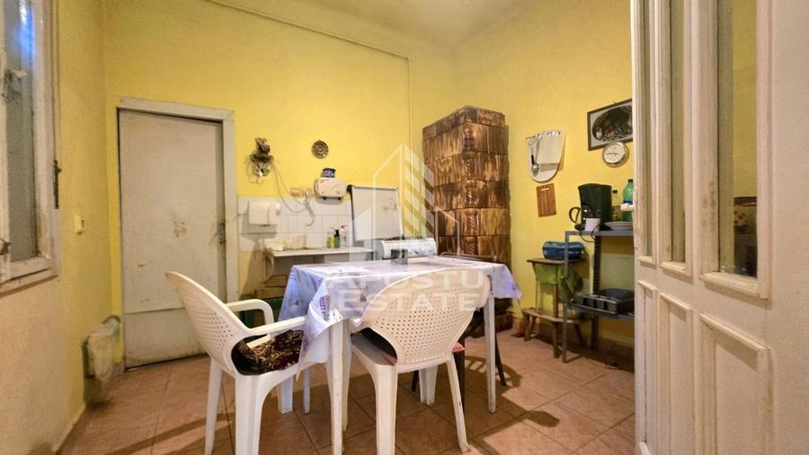 Casă individuală cu 3 camere cu Canalizare în Pârneava