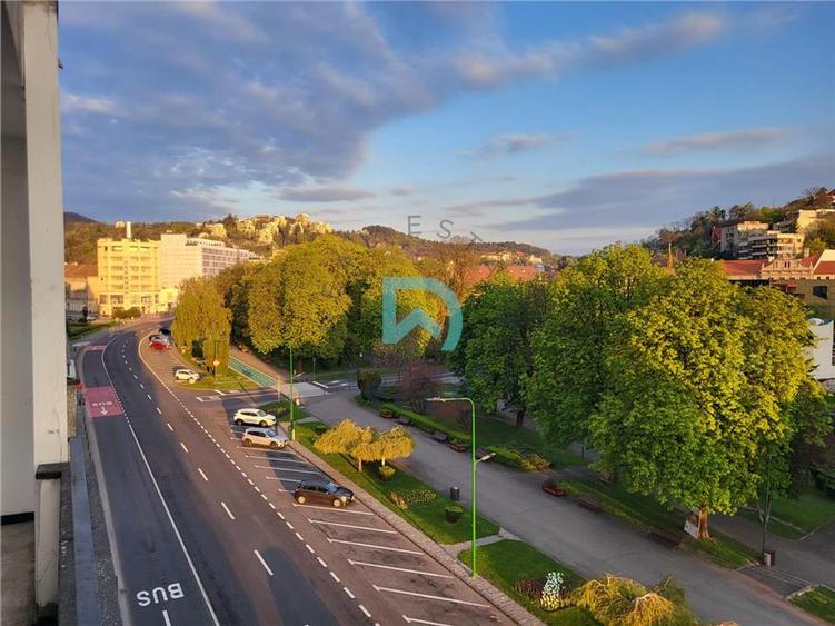 Apartament cu 2 camere semidecomandat, mobilat în Ultracentral