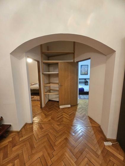Apartament cu 3 camere semidecomandat în Dosu Bricii