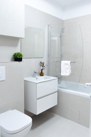 Apartament cu 3 camere decomandat în Tunari