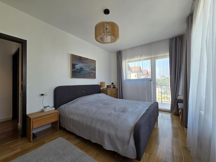 Apartament cu 3 camere semidecomandat, mobilat în Bună Ziua