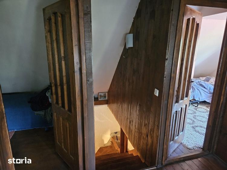 Casă cu 5 camere semidecomandat cu Teren 300 Mp în Mărișel