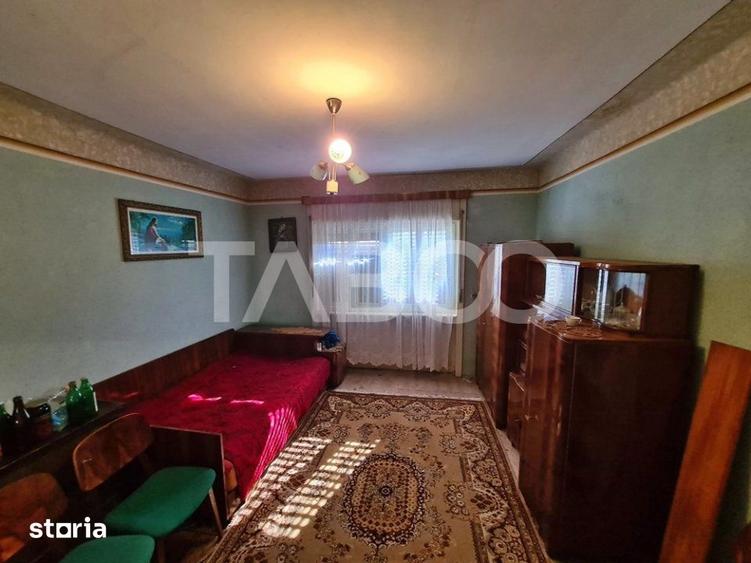Casă cu 5 camere cu Teren 1400 Mp în Cut