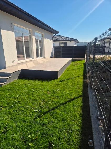 Casă individuală cu 4 camere cu Teren 350 Mp în Tunari