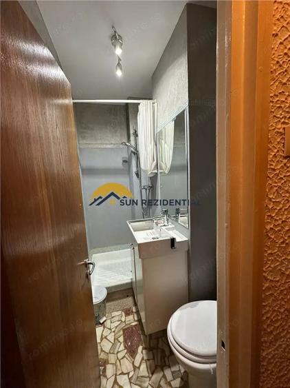 Apartament cu 4 camere decomandat, mobilat în Calea Victoriei