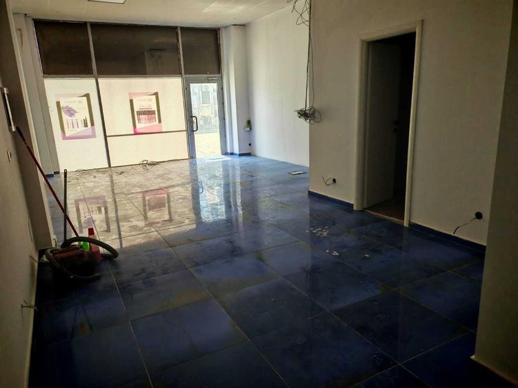 DE INCHIRIAT 2 Spatii comerciale alaturate in Natura Business Center, Afumati - 1