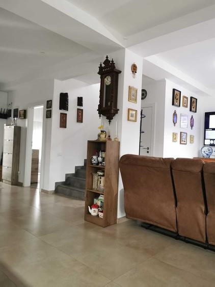 Casă cu 4 camere în Vadu Anei