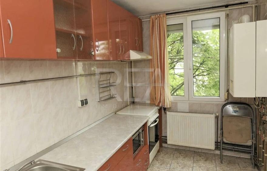 Apartament cu 3 camere semidecomandat, mobilat în Drumul Taberei