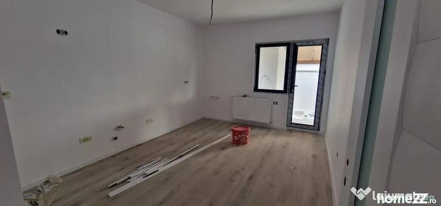 Casă cu 5 camere cu Teren 200 Mp în Lumina