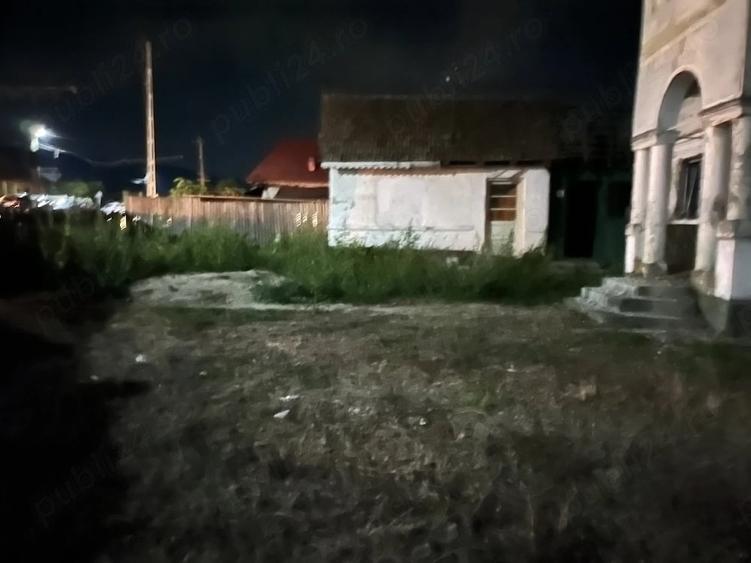 Casă cu 2 camere cu Teren 3000 Mp în Dezrobiți