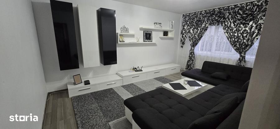 Apartament cu 3 camere decomandat în Micro 3