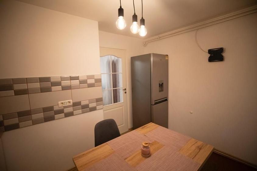 Apartament cu 3 camere decomandat în Spitalul Județean