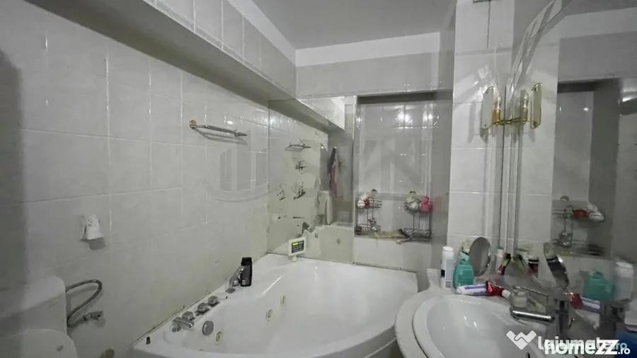 Apartament cu 5 camere decomandat în Unirii