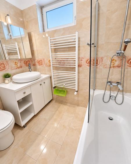 Apartament cu 3 camere semidecomandat, mobilat în Fundeni