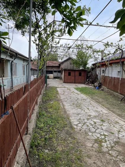 Casă cu 4 camere cu Teren 1250 Mp în Gherăseni