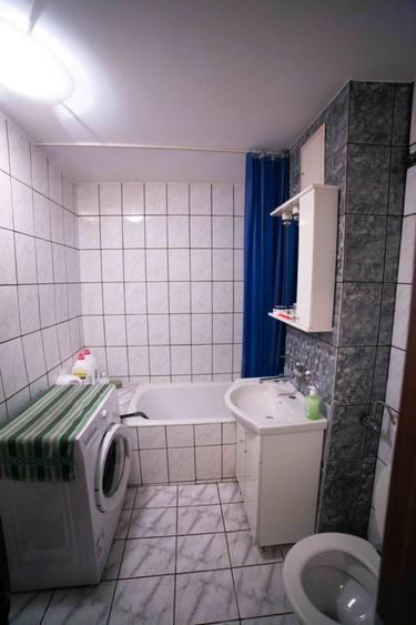 Apartament cu 3 camere decomandat în Craiter