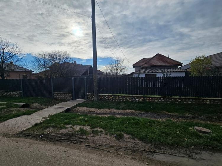 Casă individuală cu 6 camere cu Canalizare în Ștefănești