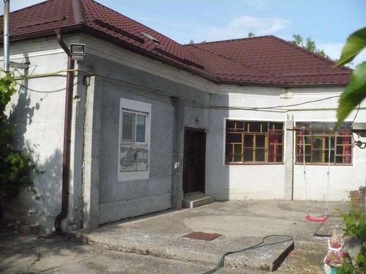 Casă individuală cu 4 camere cu Canalizare în Ronaț