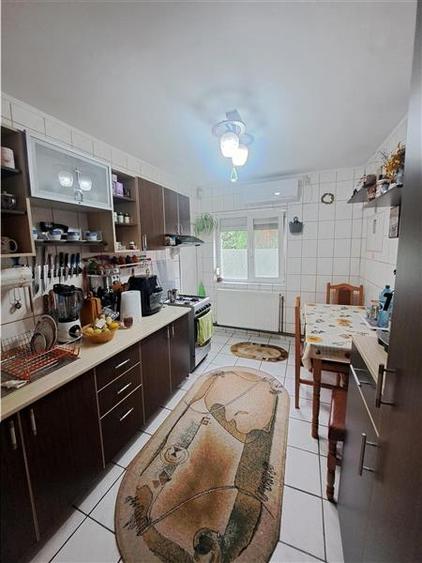 Apartament cu 3 camere decomandat, mobilat în Soarelui